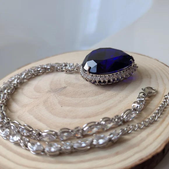 Heart of the ocean Titanic Rose necklace - Picture 4 of 11